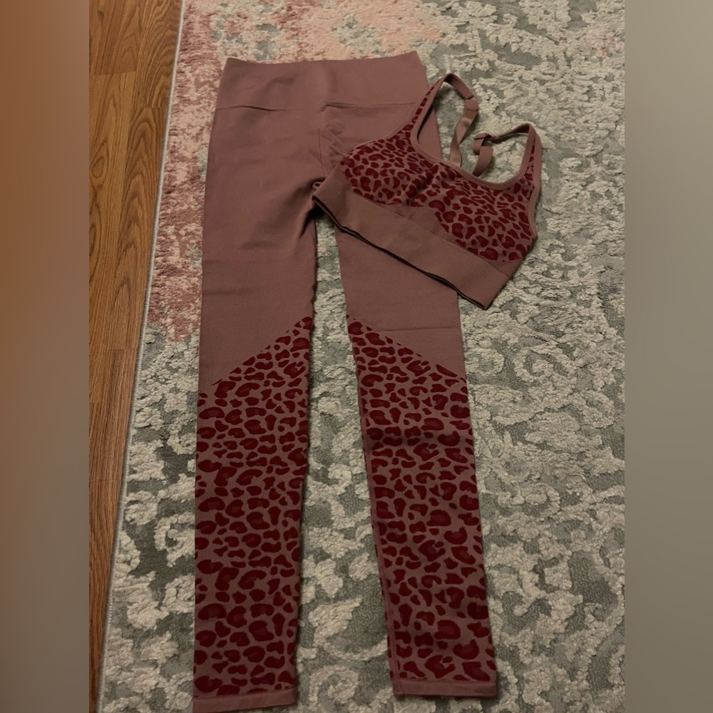 Fabletics dusty rose size small leopard workout set